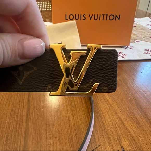 LV Initiales Reversible Belt - Picture 10 of 13